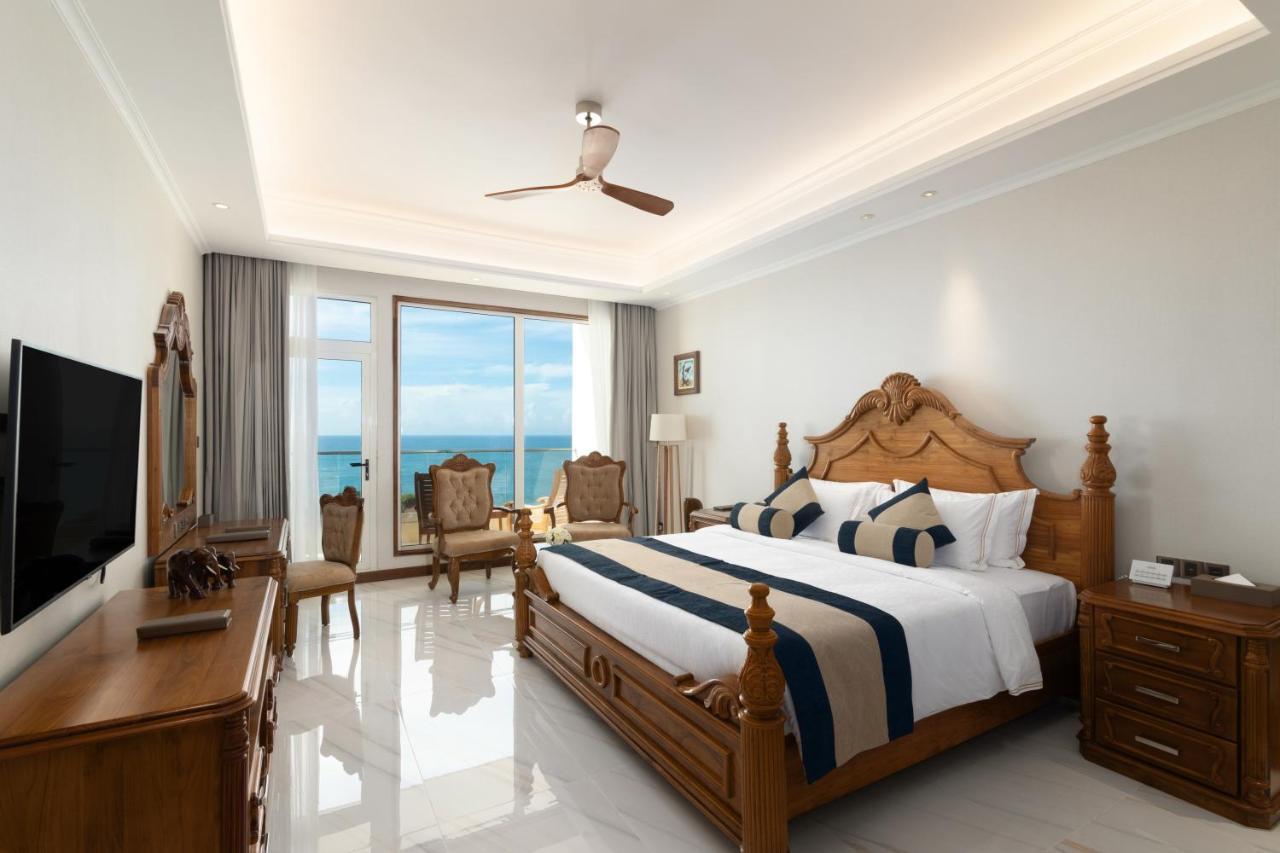 Araliya Beach Resort & Spa. Отель Araliya Beach Resort and Spa 5*. Araliya Beach Resort Spa 5 Шри-Ланка. Araliya Beach Resort Spa 5 Deluxe Room.
